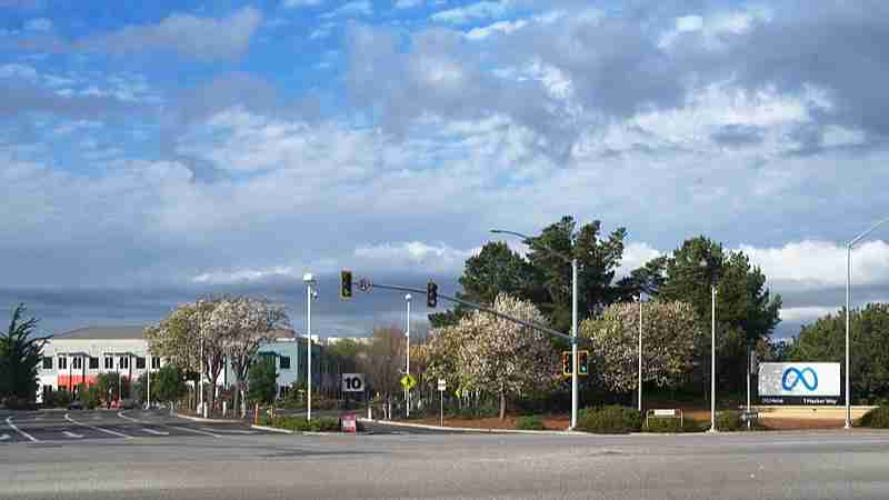 Entrance to Meta's headquarters complex in Menlo Park, California, tags: mit - CC BY-SA